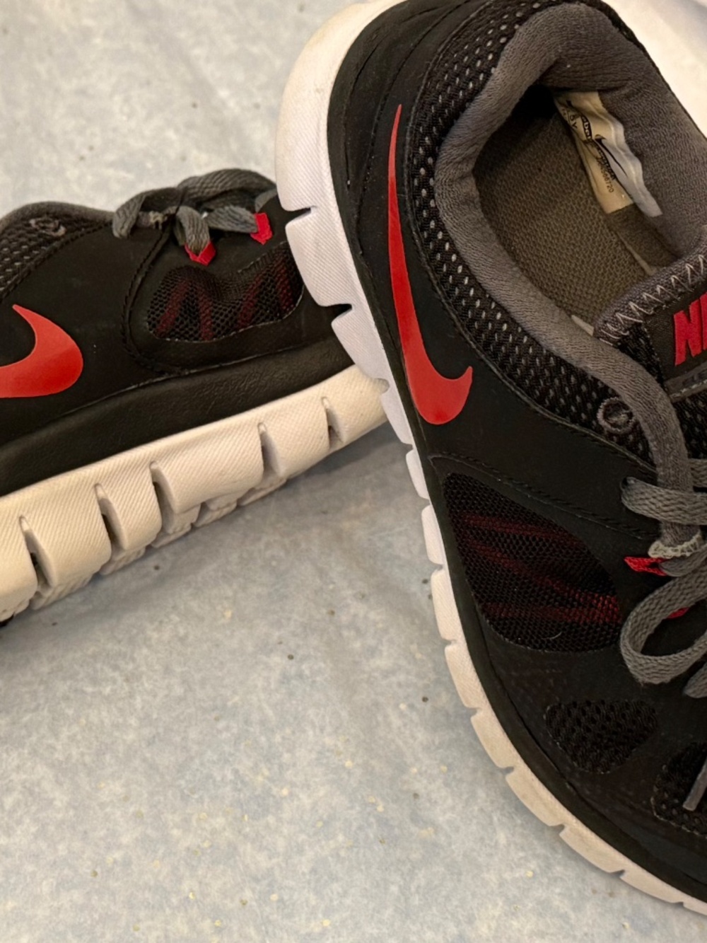 Boys Nike 3.5Y Summer Condition Tennis Shoes
